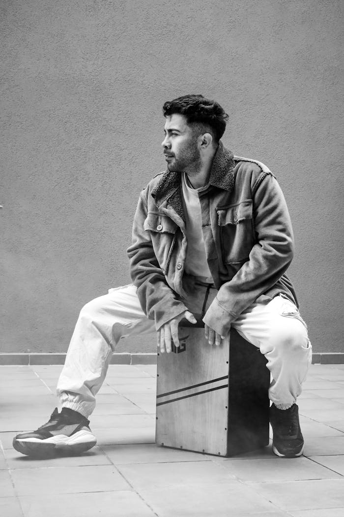 Monochrome portrait of a man with a cajón on a Buenos Aires street.